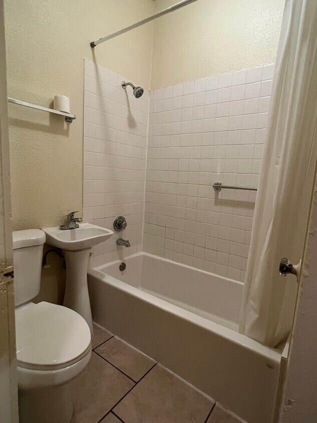 #2 - 212 Campus St