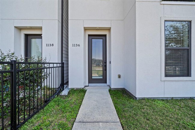 Foto del edificio - 1136 Wycliffe Dr