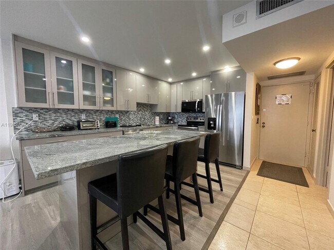 Foto del edificio - 3725 S Ocean Dr