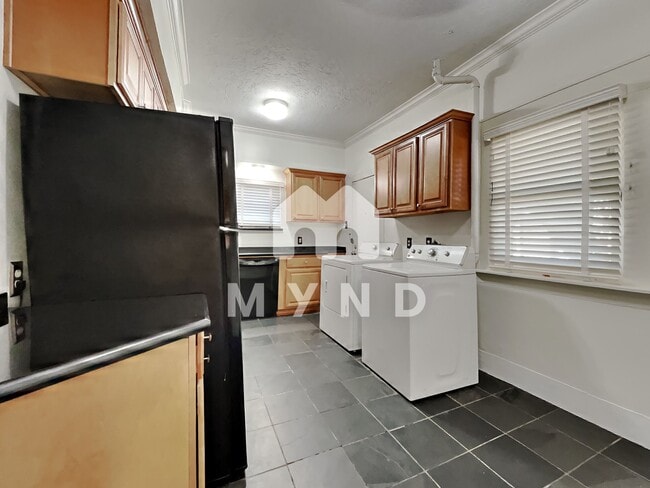 Building Photo - 1916 Kipling St Unit 1