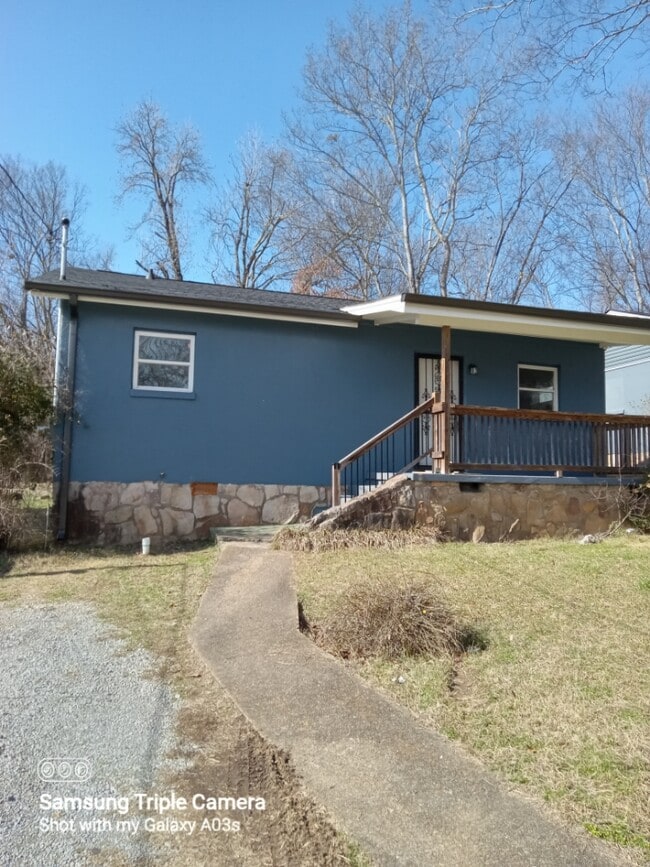 Building Photo - 4623 Highland Ave