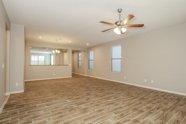 Foto del edificio - 9520 W Fallen Leaf Ln