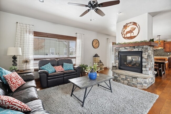 Foto del edificio - 14 Glacier Cir