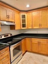 Building Photo - 10 Weston Ave