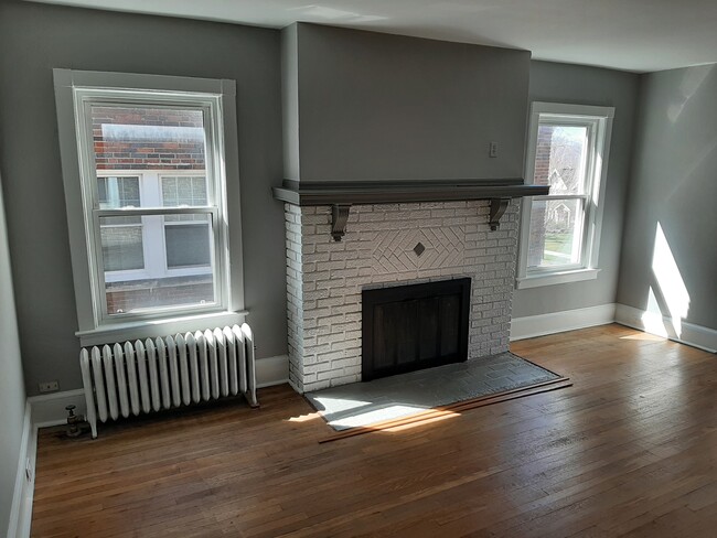 Building Photo - 15105 Lake Ave