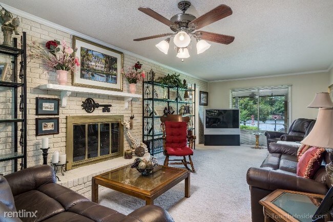 Building Photo - 5 br, 3.5 bath House - 1222 Pembrook