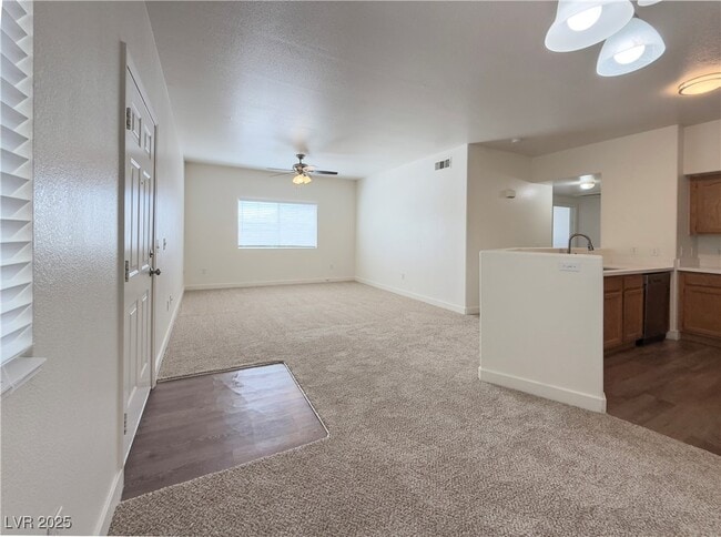 Building Photo - 3400 Cabana Dr