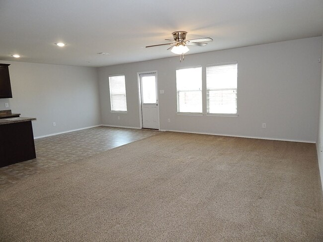 Building Photo - Spacious Updated Home in Spring Meadows Near Vernon Elementary with Tankless Water Heater and Com...