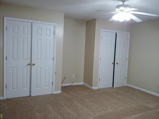 Foto del edificio - 3214 Fernridge Dr