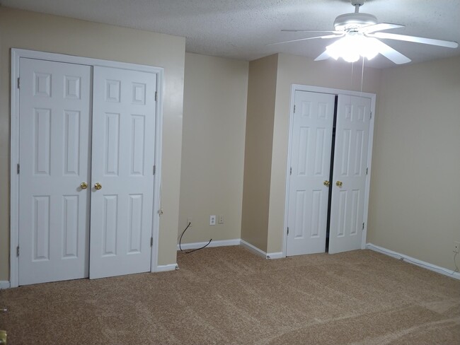 Building Photo - 3214 Fernridge Dr