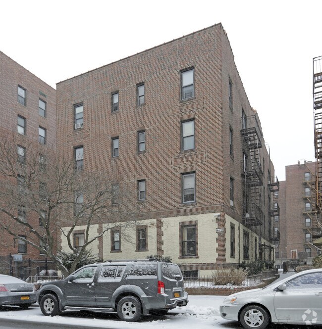 Foto del edificio - 14435 Roosevelt Ave