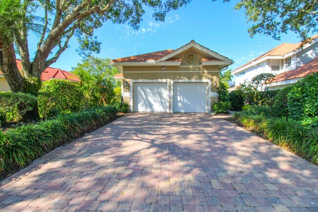 Foto del edificio - ** BEAUTIFUL MODERN HEATED POOL HOME IN THE VINEYARDS ** SEASONAL ONLY ** AVAILABLE OFF-SEASON MO...