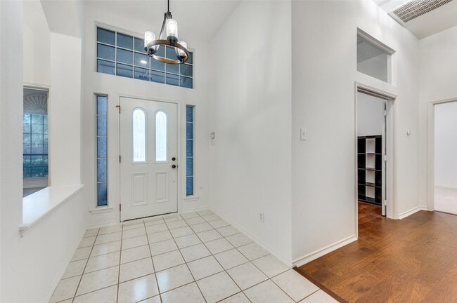 Building Photo - 3204 Grantham Dr