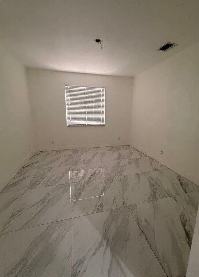 Foto del edificio - 15 SW 15th Terrace