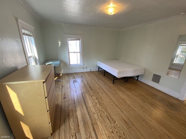 Building Photo - 6 br, 2 bath House - 315 John St 315 John