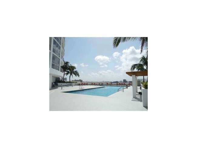 Building Photo - 1750 N Bayshore Dr