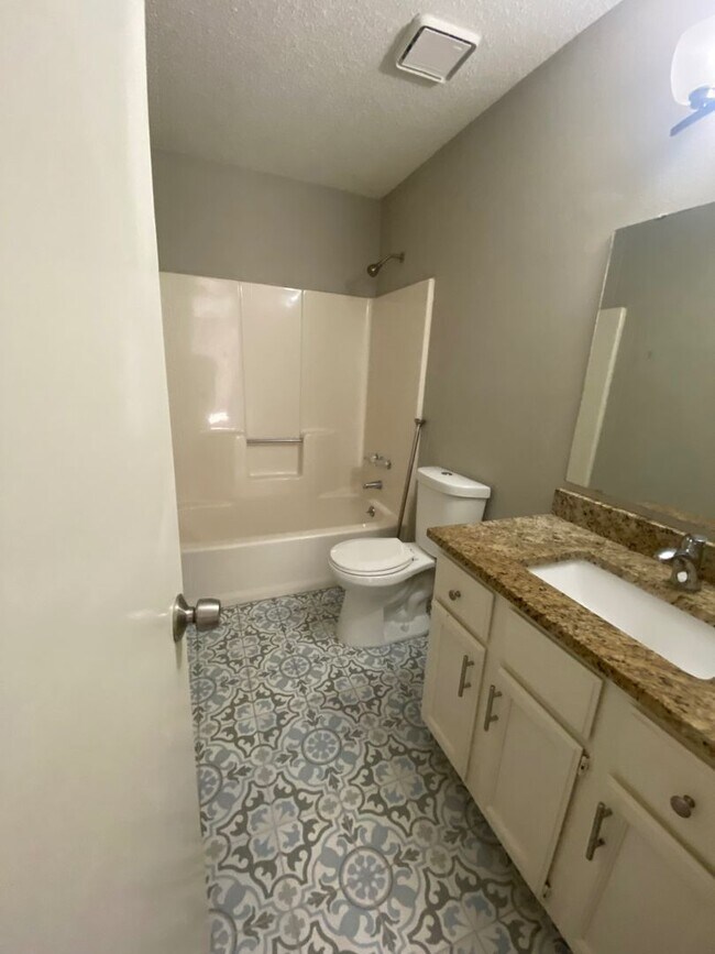 Foto del edificio - 408 NE Ash Ct