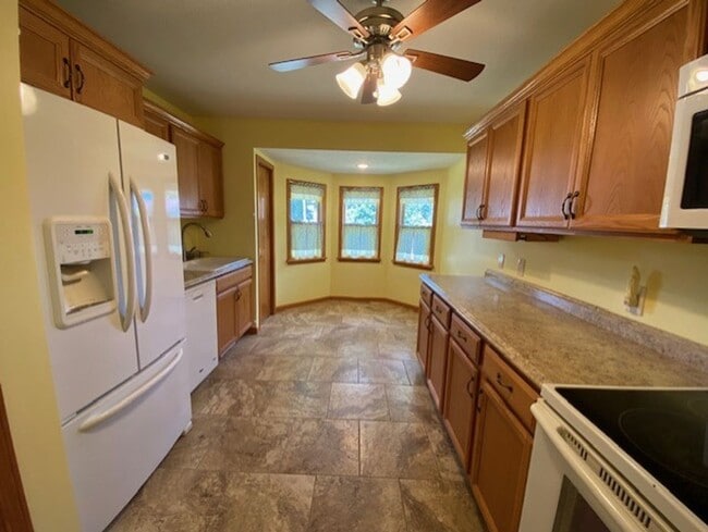 Building Photo - Single-Level Living! 3BR Ranch by Portage ...