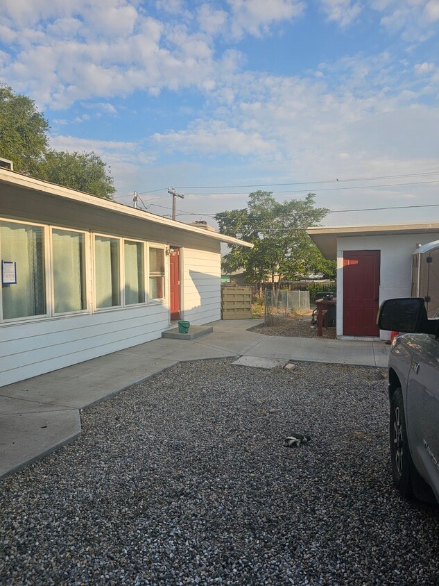 Parking and storage shed - 2015 Elm Ave