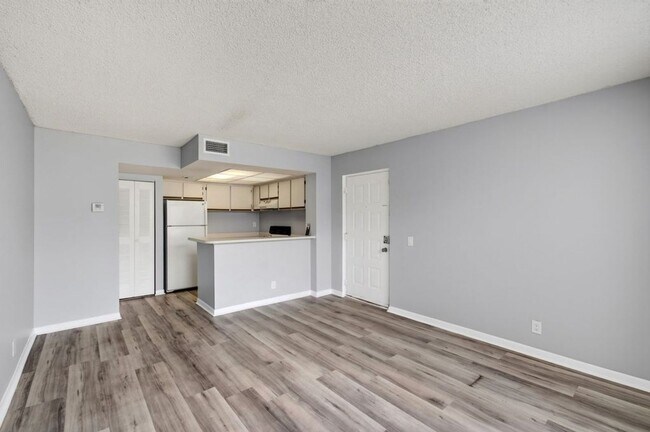 Photo - ONE BEDROOM ONE BATHROOM!! WATERFRONT COMMUNITY Apartment