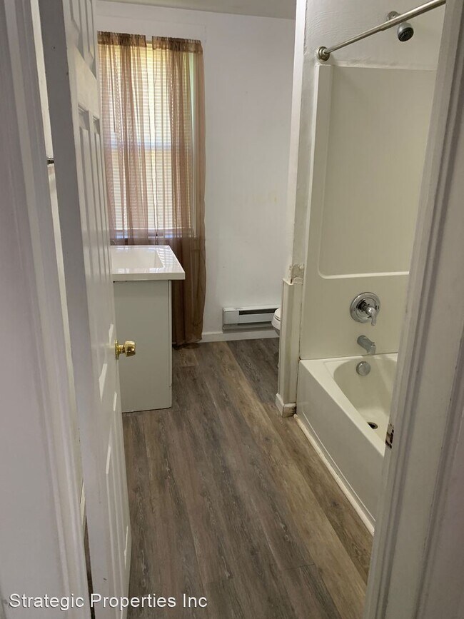 Building Photo - 3 br, 2 bath House - 302 Lorenz Ave