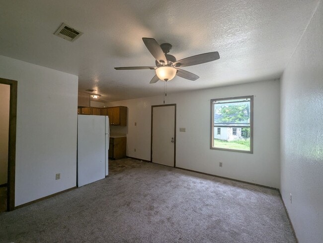 Building Photo - 2 Bed/1 Bath Apartment in Melbourne