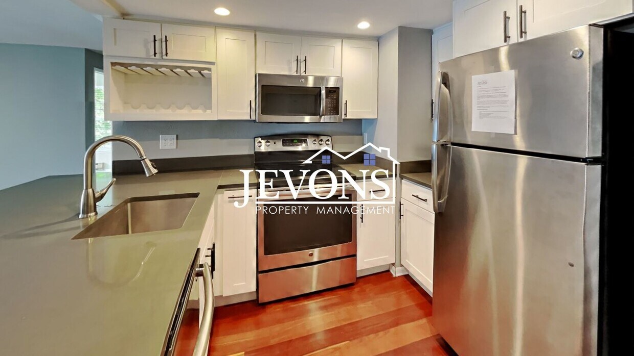 Primary Photo - Stunning property in the heart of Seattle ...