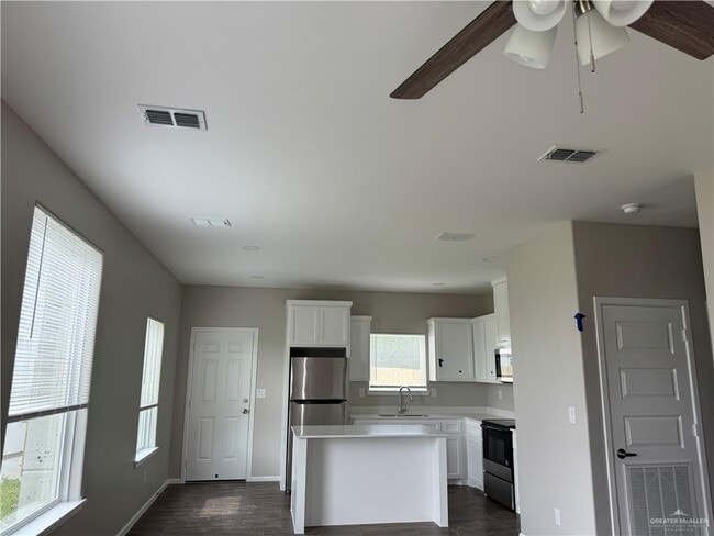 Building Photo - 1612 Canelo Dr