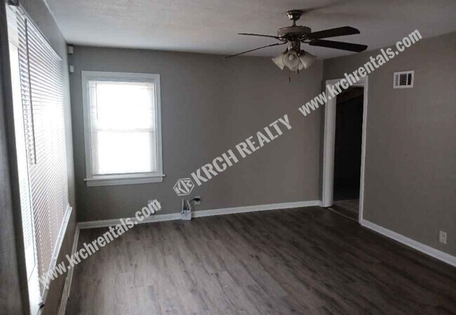 Building Photo - Comfortable 2-Bed Home with New Paint