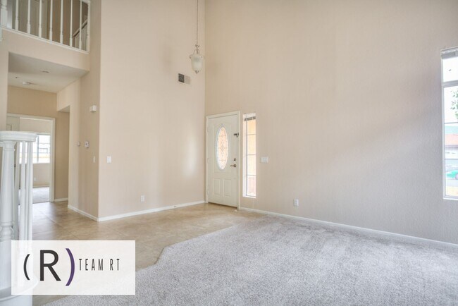Building Photo - Beautiful 2 Story Family Home in the Desir...