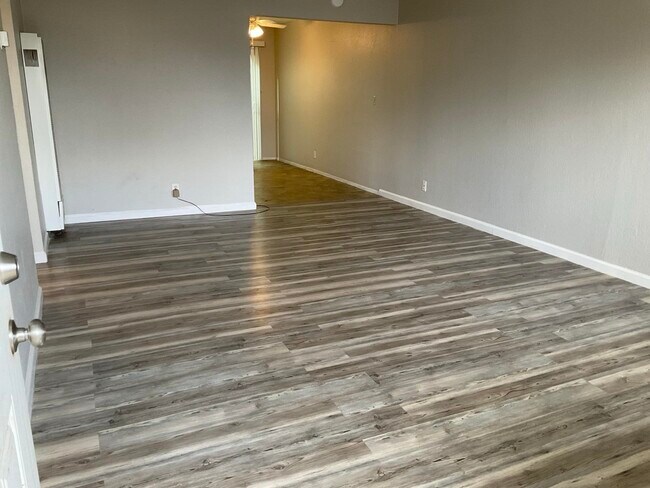 Foto del edificio - 1108 W 5th St