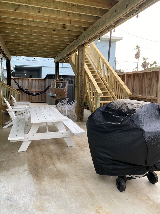 Building Photo - 4127 Avenue T 1/2