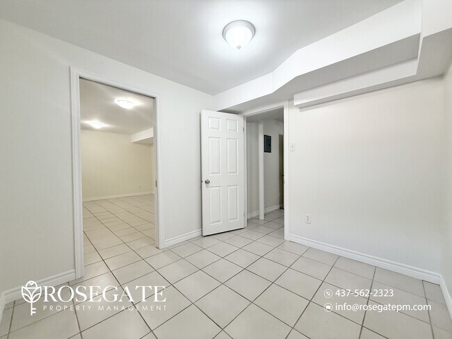 Photo du bâtiment - All-Inclusive 2-Bedroom + Den Basement Apartment – Scarborough