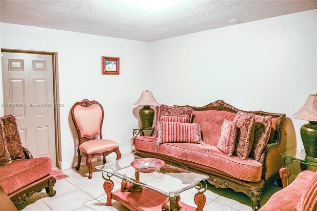 Building Photo - 3521 NW 9th Ct