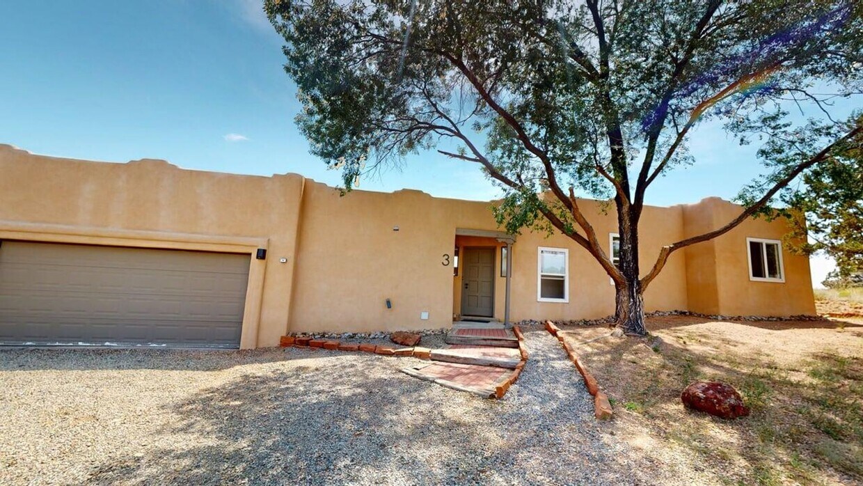 Primary Photo - ? Charming 2-Bedroom Eldorado Home with So...