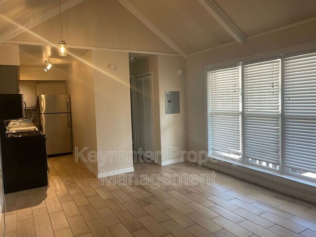 Foto del edificio - 1604 S Denver Ave.