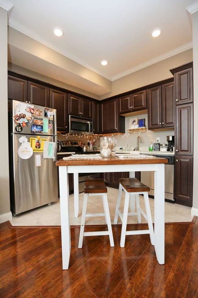 Interior Photo - BMT - Lofts on Broadway Apartments