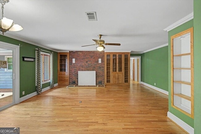 Building Photo - 1-B-1 W Hermitage Rd NE