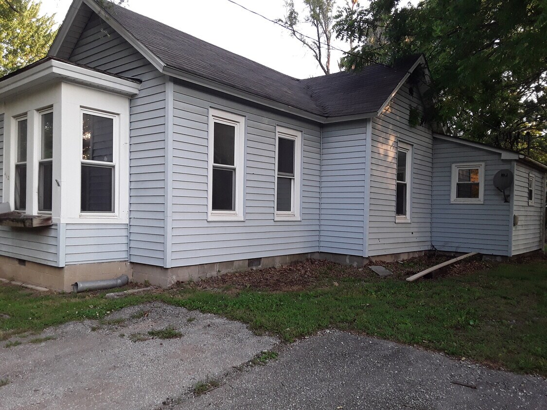 412 E Washington St, Windsor, MO 65360 House for Rent in Windsor, MO