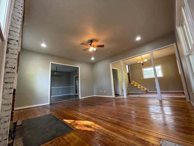 Sala de estar - 1417 N Broadway Ave