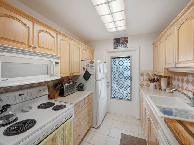 Building Photo - 130 Doolen Ct