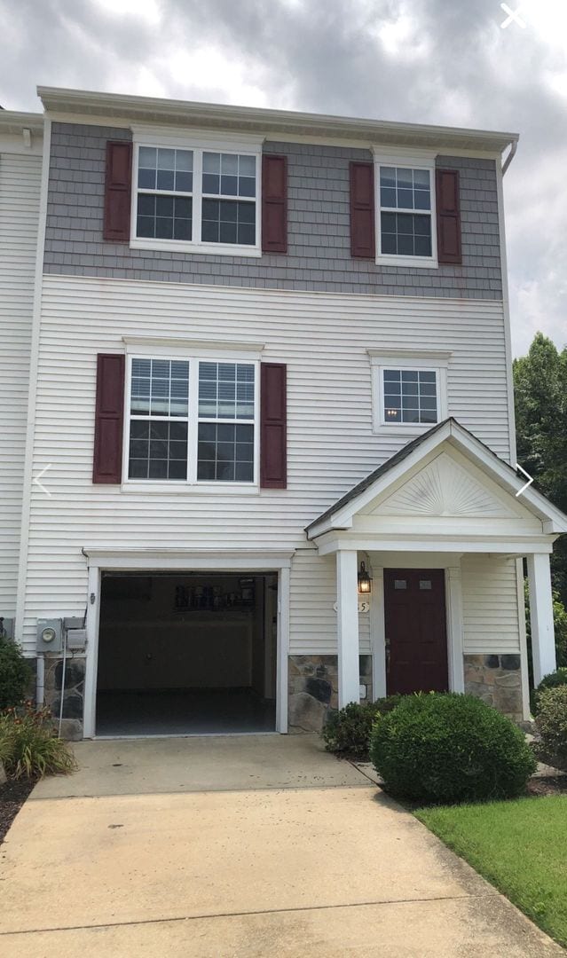 Building Photo - 48385 Sunburst Dr