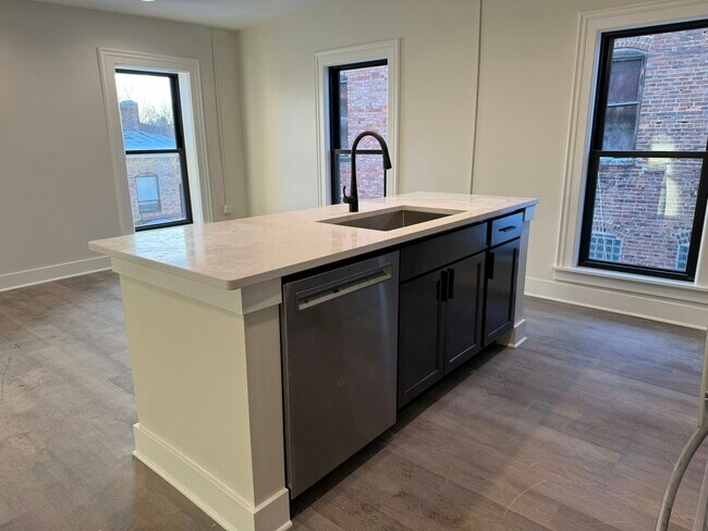 Foto del edificio - 106 E Erie St