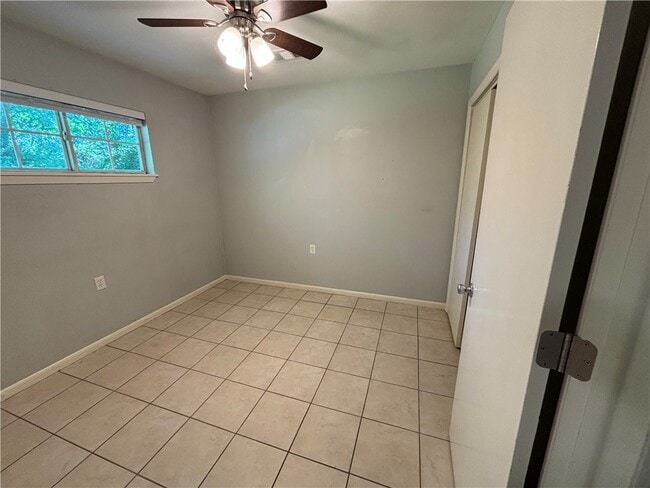 Building Photo - 6450 Nicole Ln
