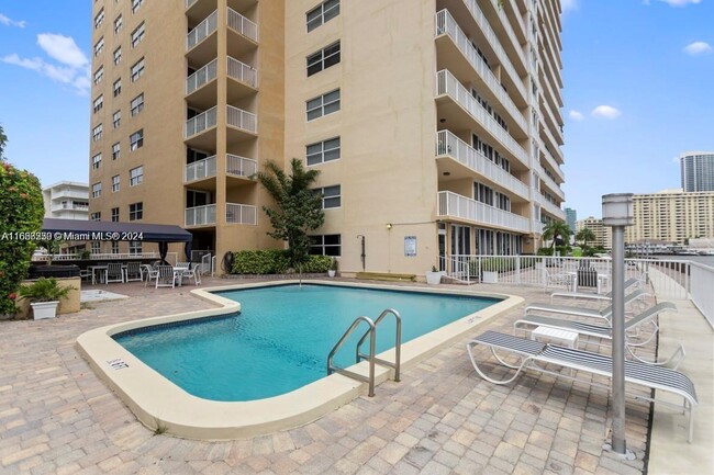 Foto del edificio - 2 bedroom in Hallandale FL 33009