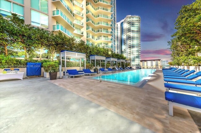 Foto del edificio - 150 Sunny Isles Blvd