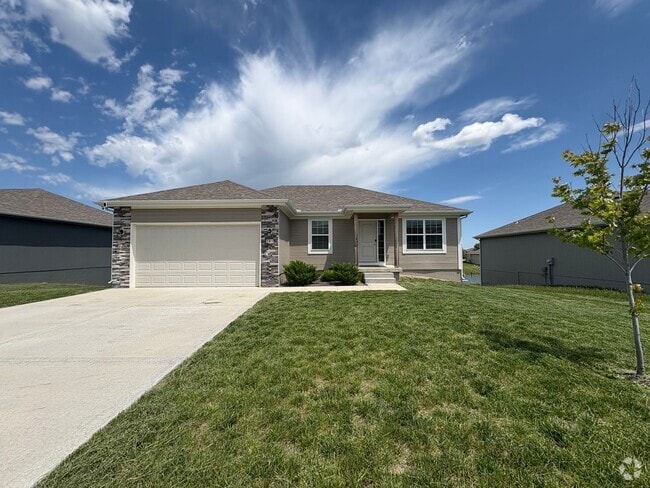 Building Photo - 705 Poplar Cir
