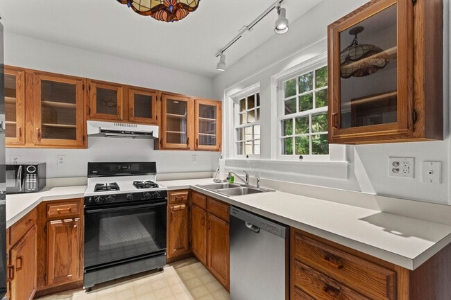 Building Photo - Historic Remodeled Home