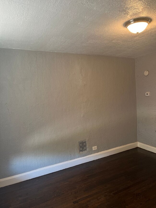 Building Photo - Welcome to this Charming Home