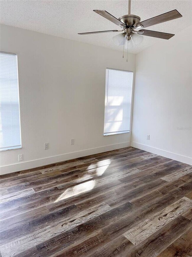 Building Photo - 205 Red Maple Dr
